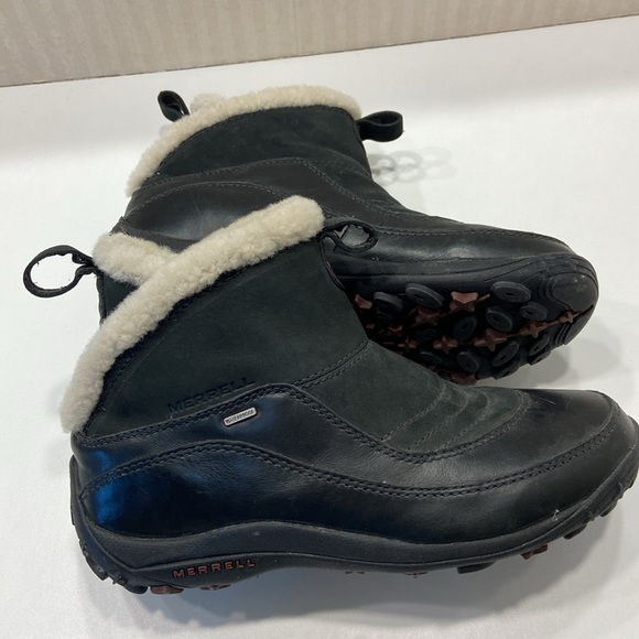 Merrell, waterproof, pull on boots size 9 - Picture 8 of 8